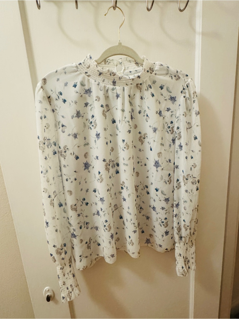 Wilfred White Long-Sleeve Floral Smocked Neck Blouse